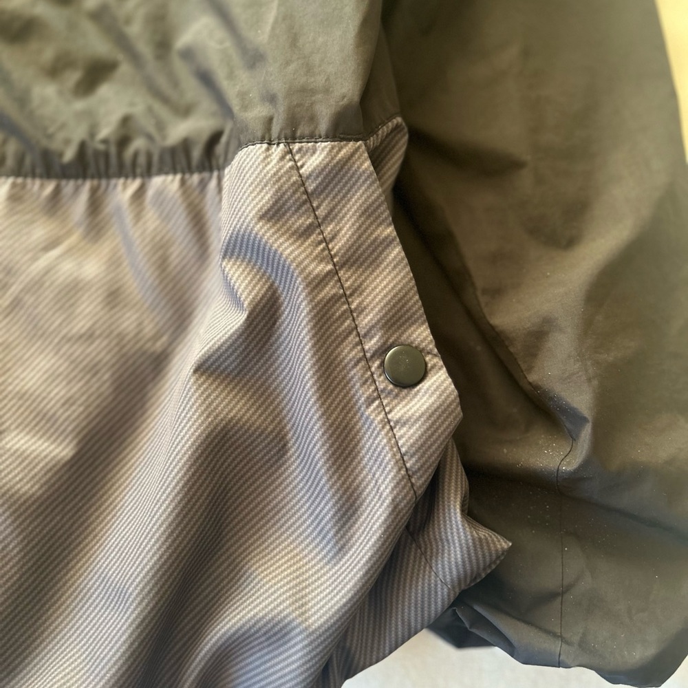 Men's Lost windbreaker. Black and grey. Size Med. 1101 - Picture 9 of 9